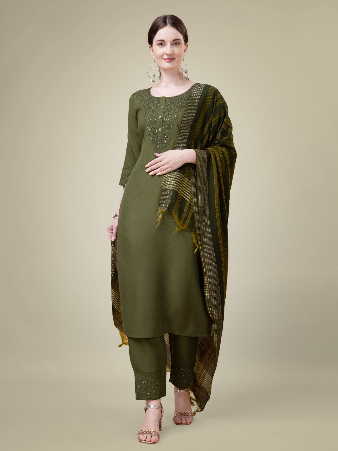 

BERISTON Women Floral Embroidered Thread Work Kurta with Trousers & With Dupatta, Green
