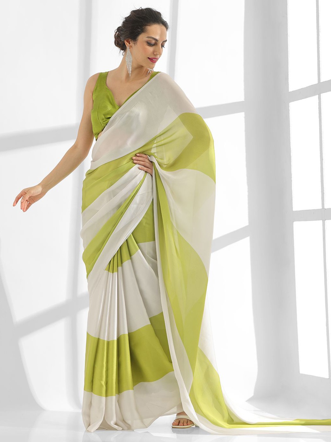 

Mitera Colourblocked Pure Chiffon Saree, Green