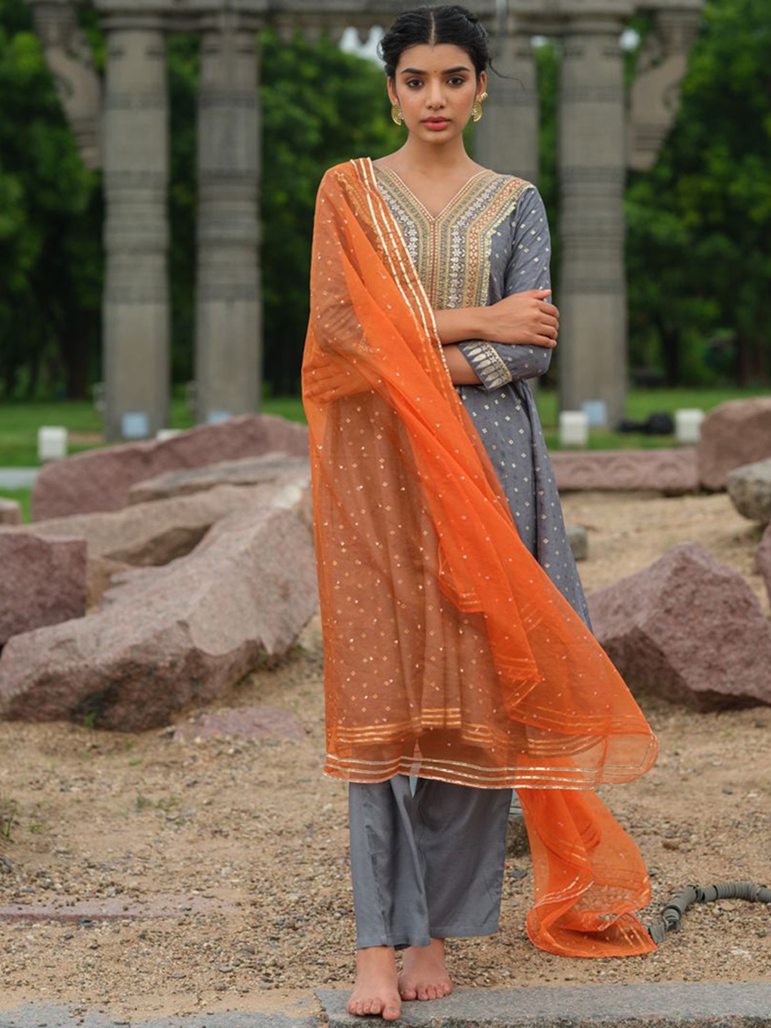 

Hassu's Women Regular Chanderi Silk Kurta with Palazzos & With Dupatta, Grey
