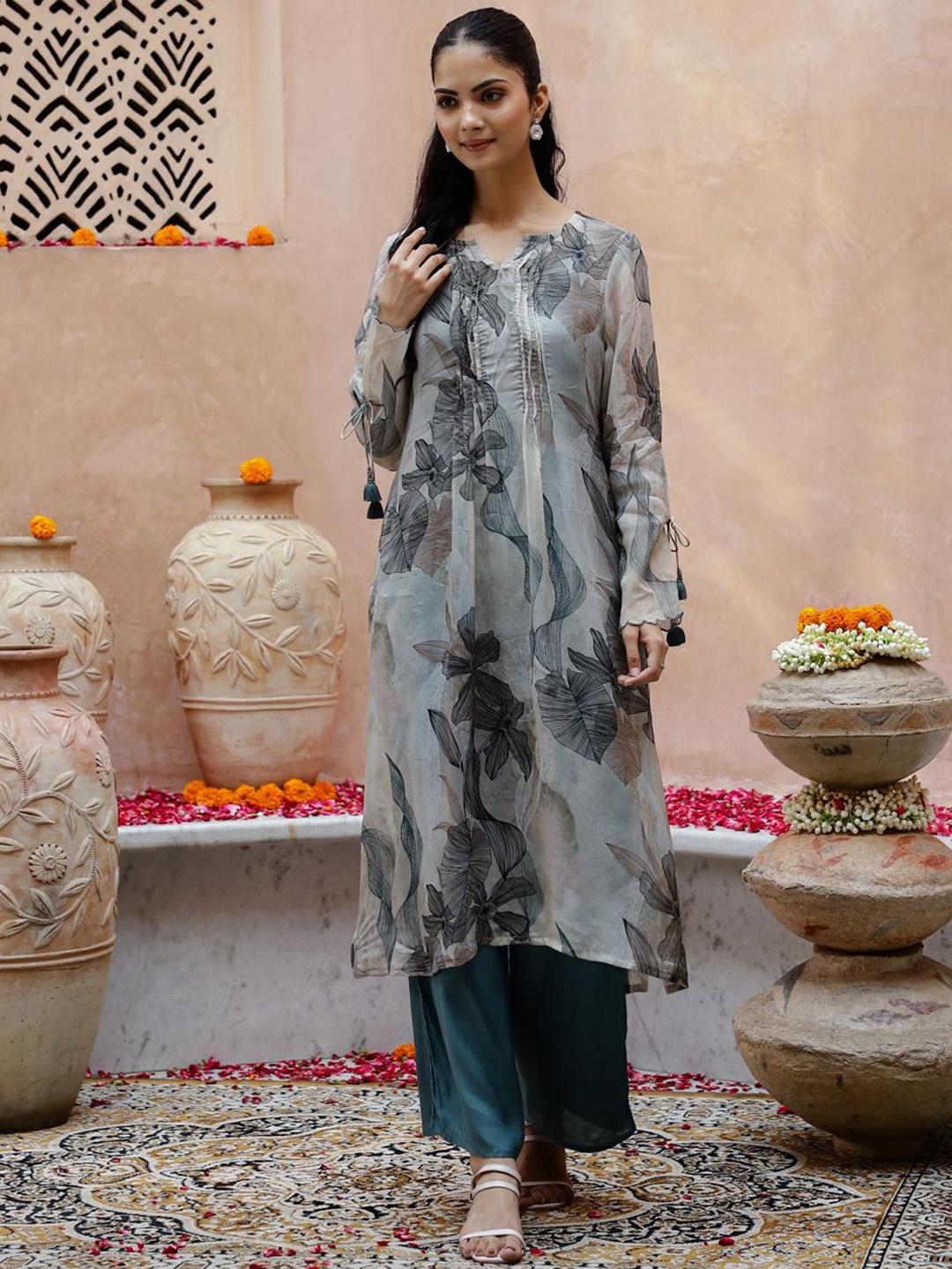 

RangDeep Women Floral Printed Regular Kantha Work Kurta with Palazzos, Green
