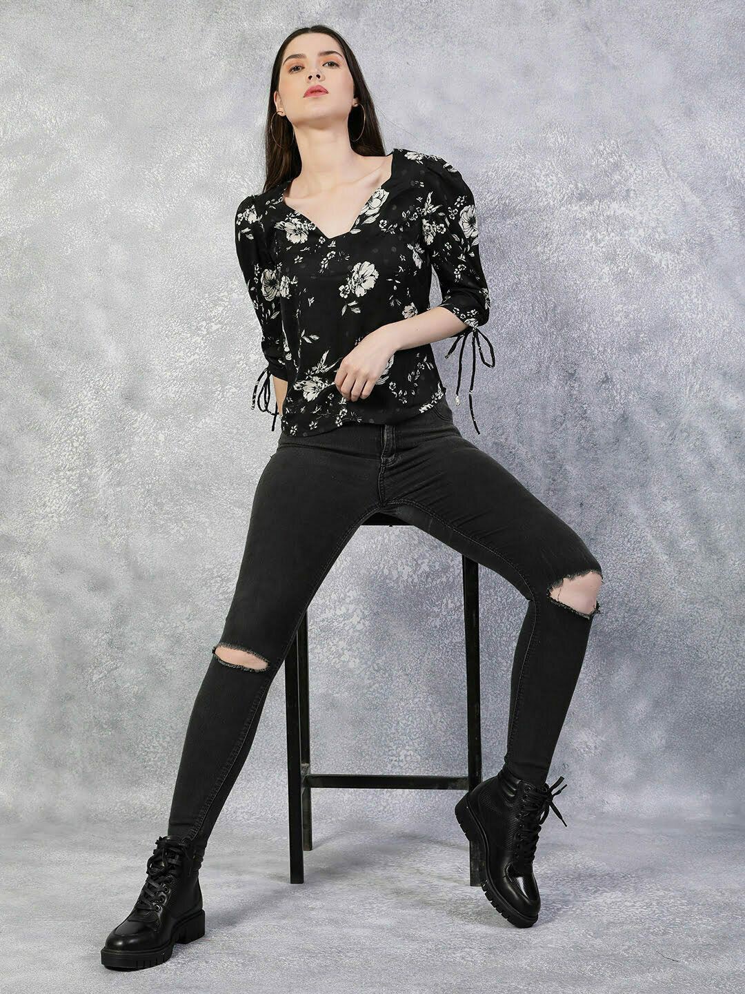 

THE BLACK LOVER Women Sweetheart Neck Floral Printed Cotton Top