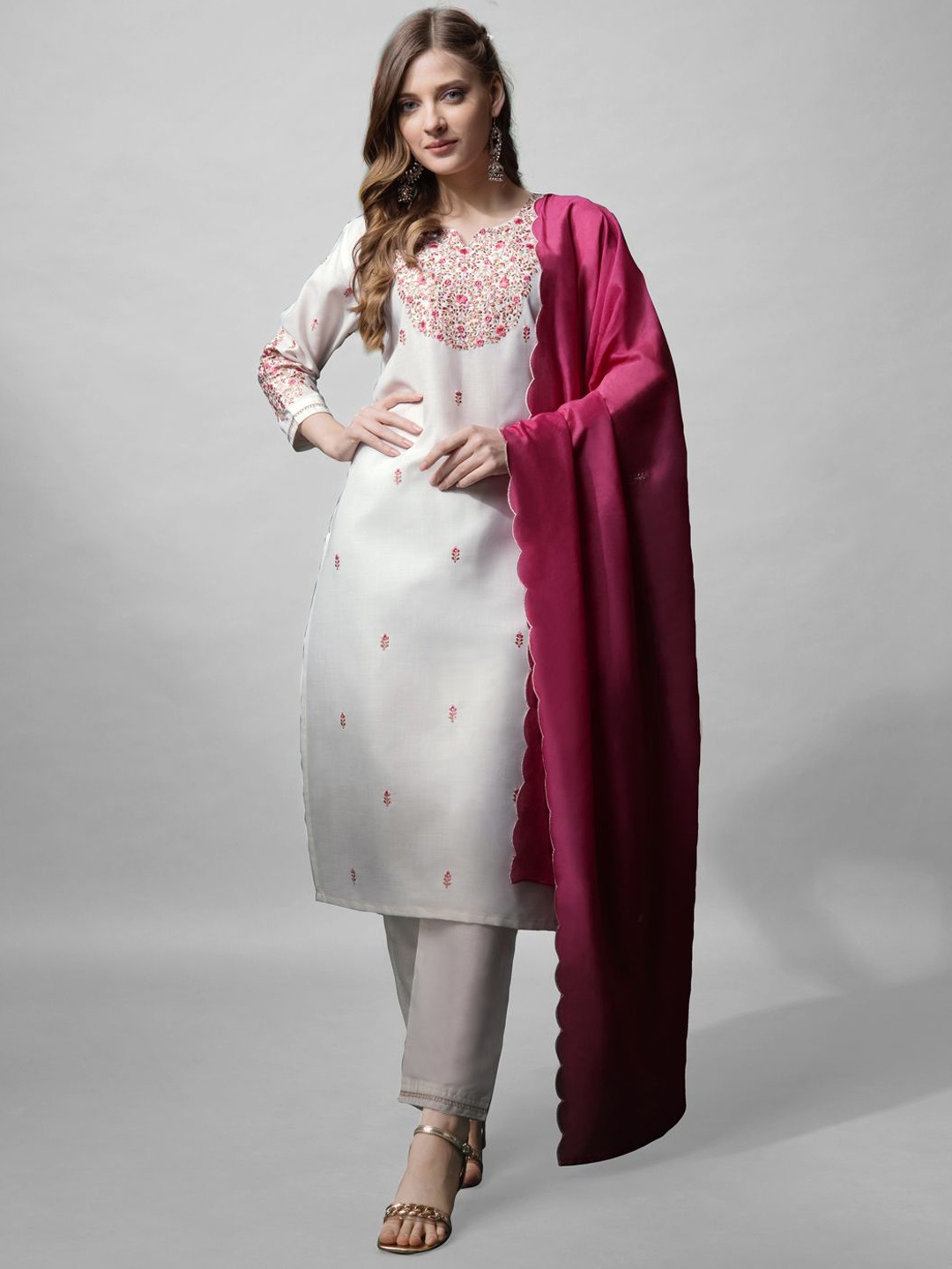 

BERISTON Floral Printed Regular Straight Kurta with Trousers & Dupatta, Coral