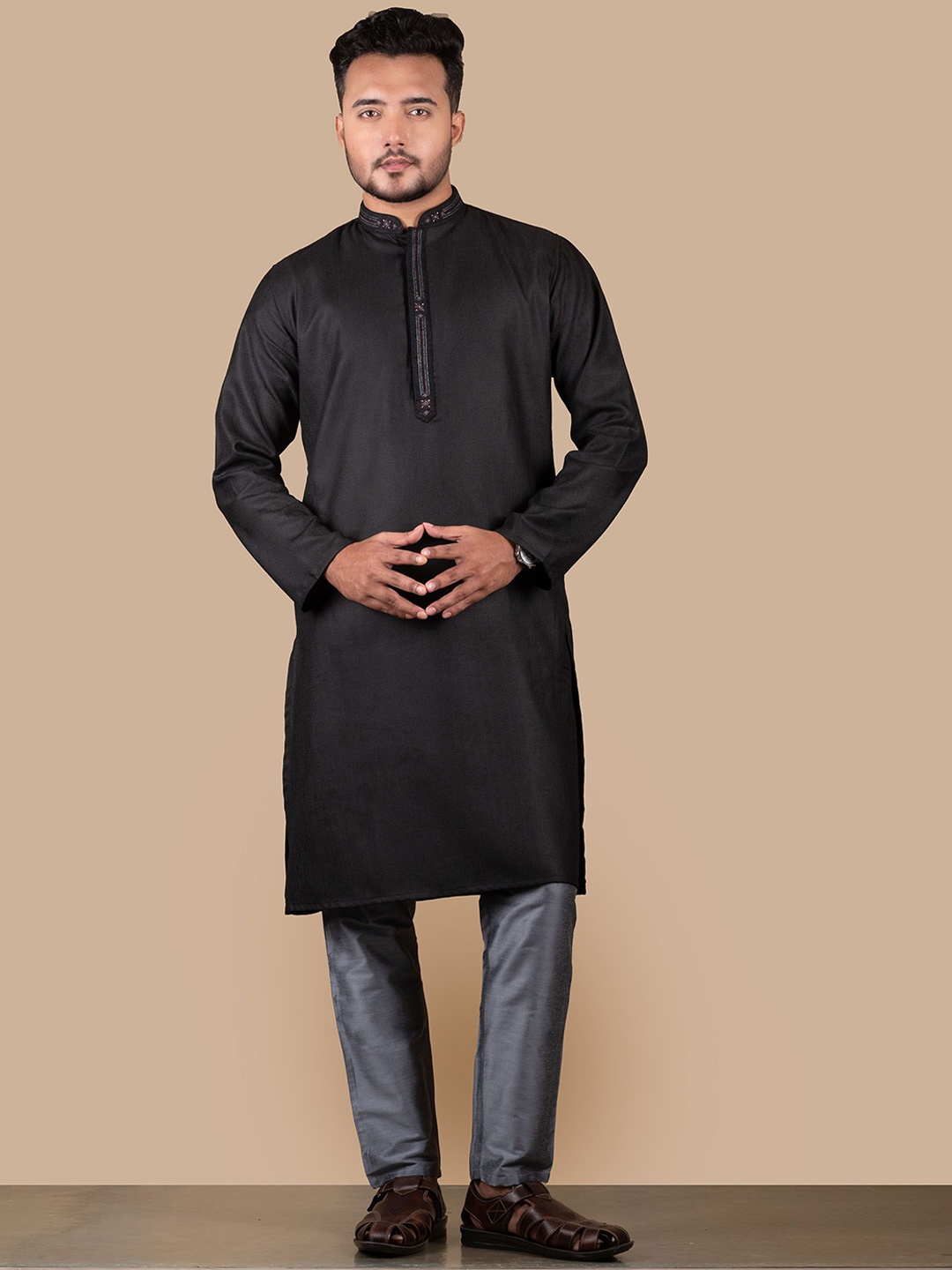 

HERE&NOW Black Mandarin Collar Geometric Woven Design Thread Work Straight Kurta