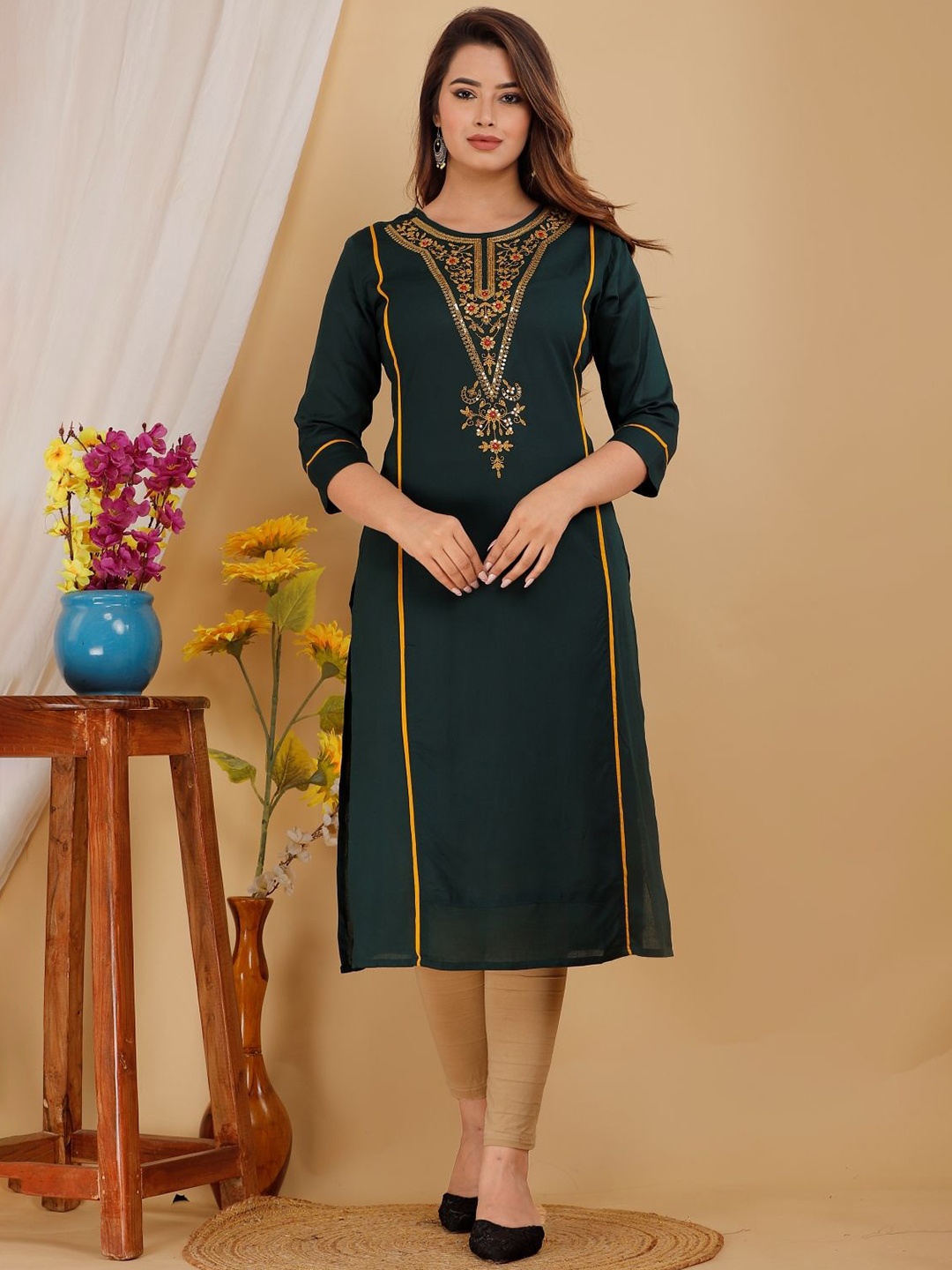 

Mehsoos Women Embroidered Thread Work Kurta, Green