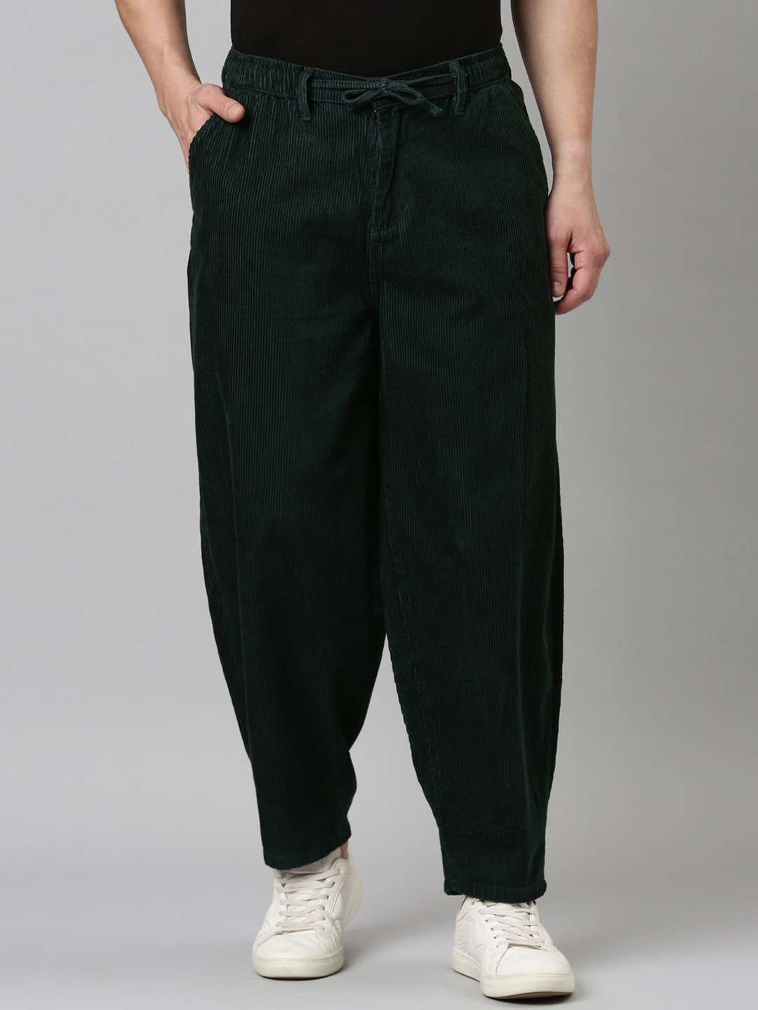 

CINOCCI Men Loose Fit Corduroy Trousers, Green