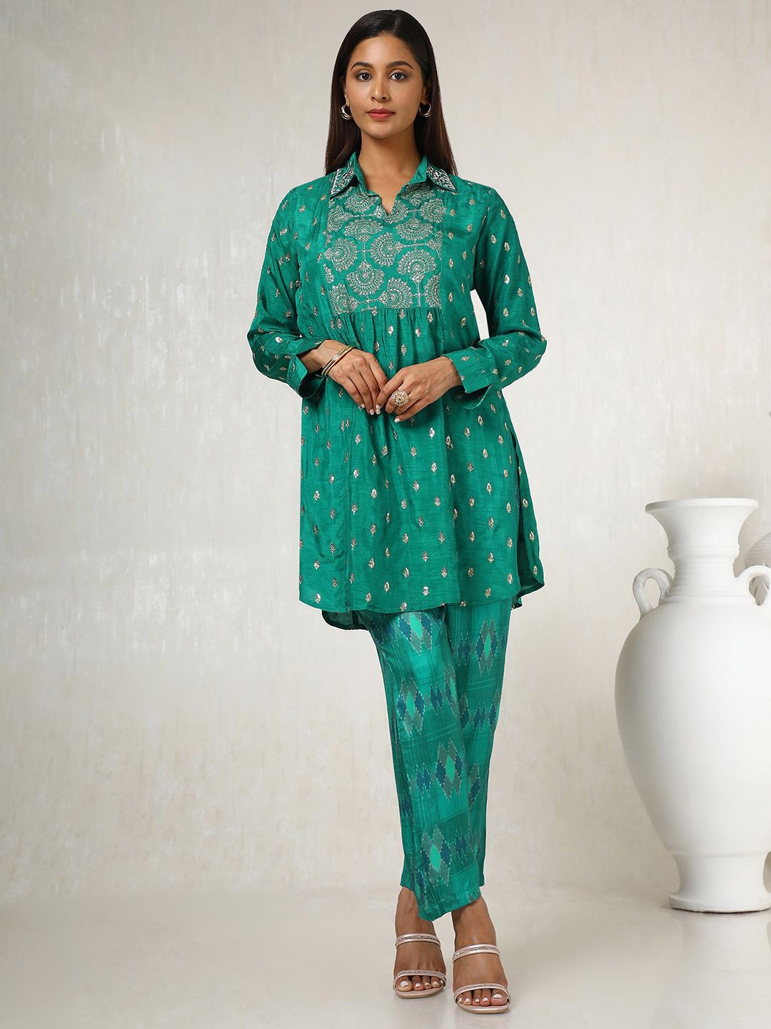 

Soch Women Floral Embroidered Regular Sequinned Kurta with Trousers, Teal