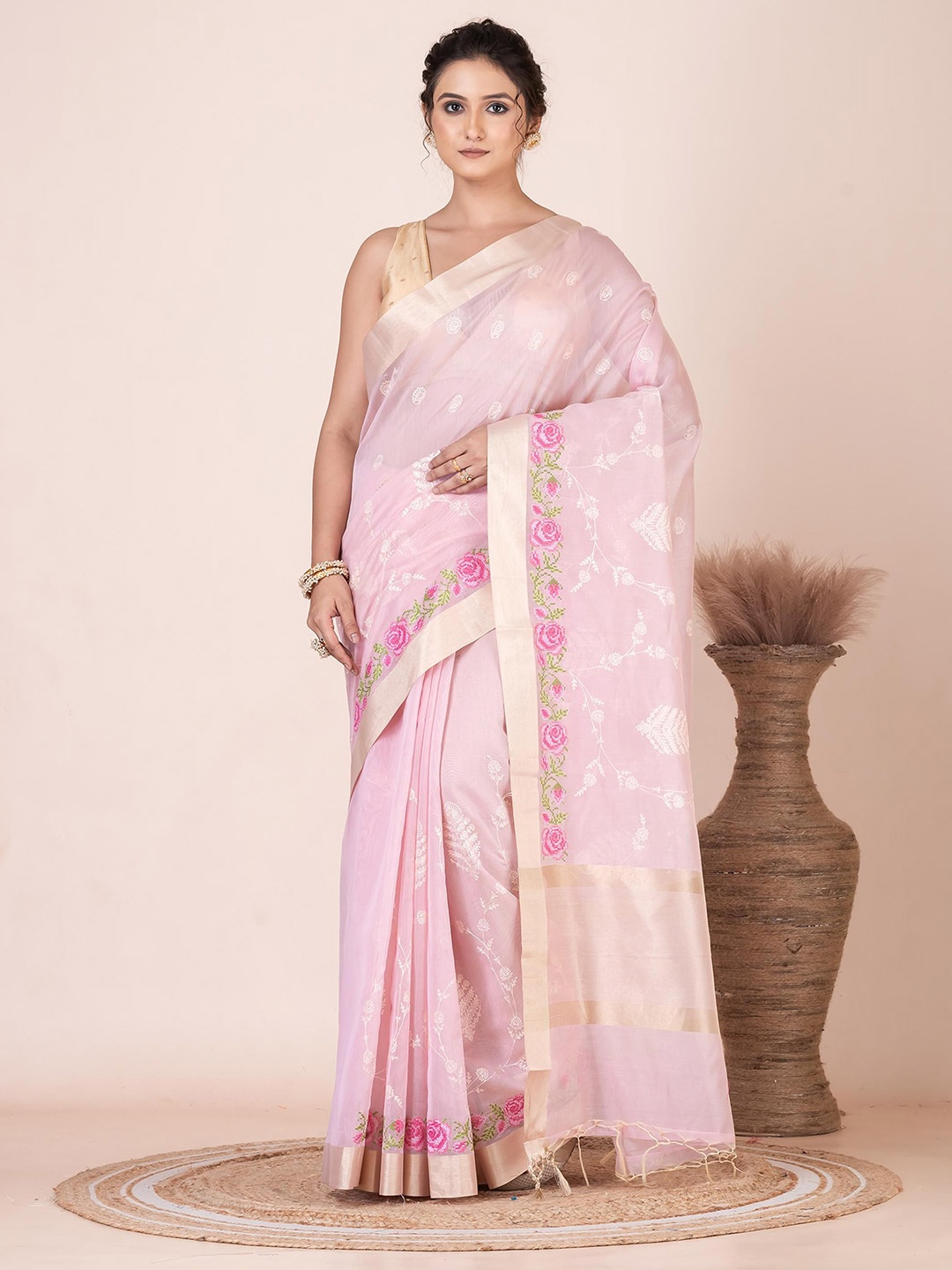 

VIBHAVARI Floral Embroidered Zari Saree, Pink