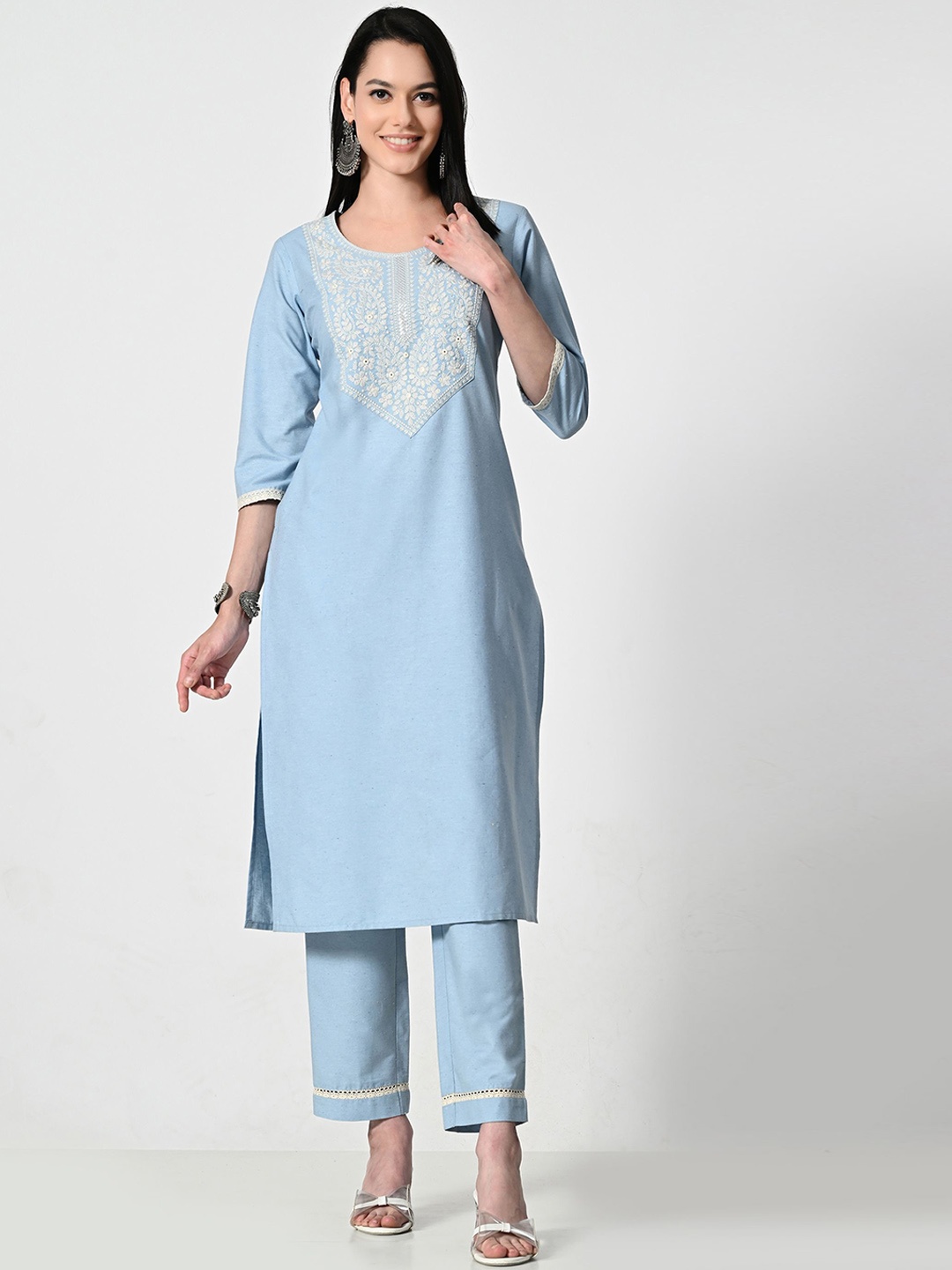 

AMBI Paisley Embroidered Round neck Regular Straight Kurta With Trouser, Blue