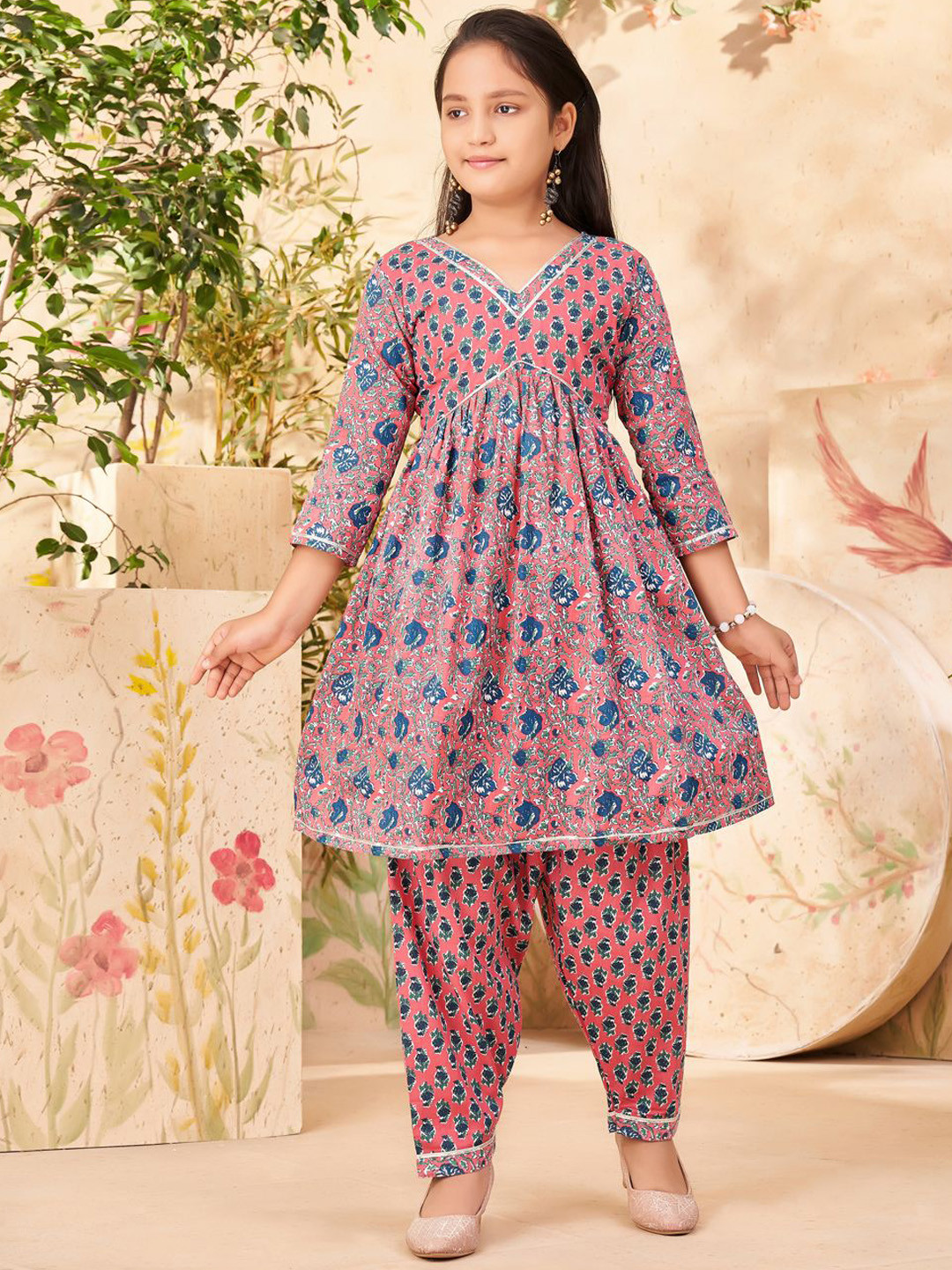 

Sangria Girls Floral Printed Pure Cotton Kurta & Patiala, Pink