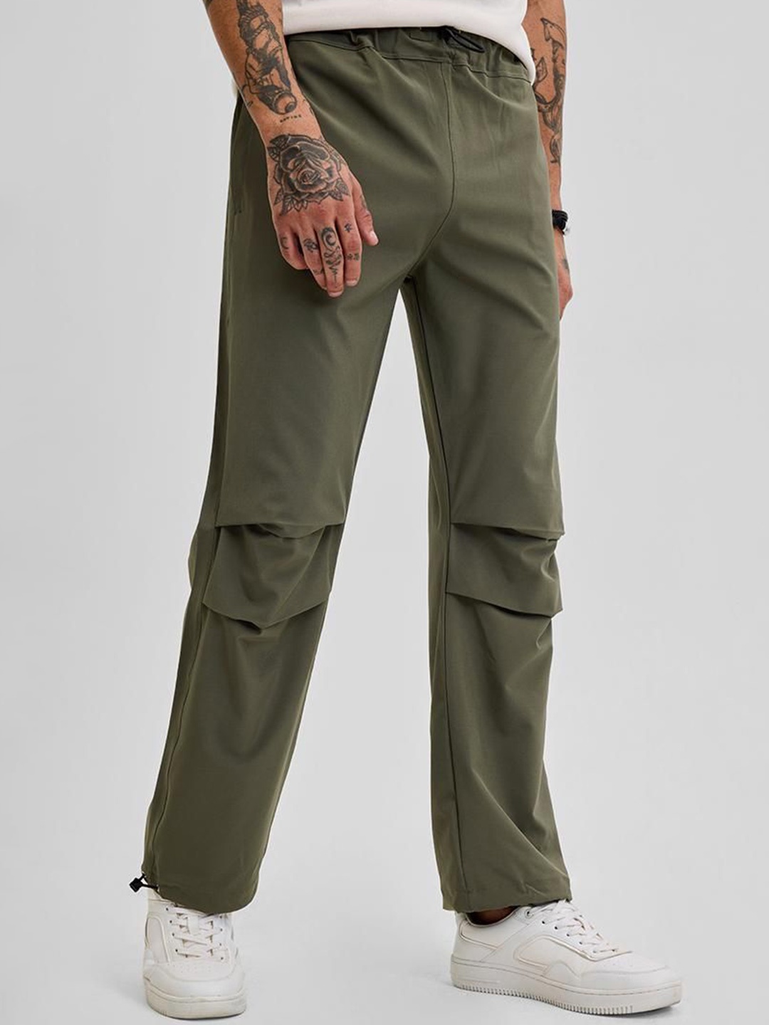 

Snitch Men Relaxed Loose Fit Cargos Trousers, Olive