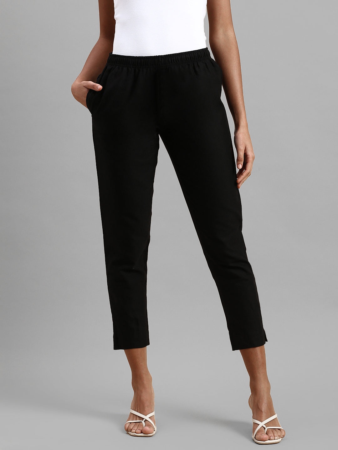 

IndianRang Women Cotton Mid-Rise Cropped Relaxed Trouser, Black