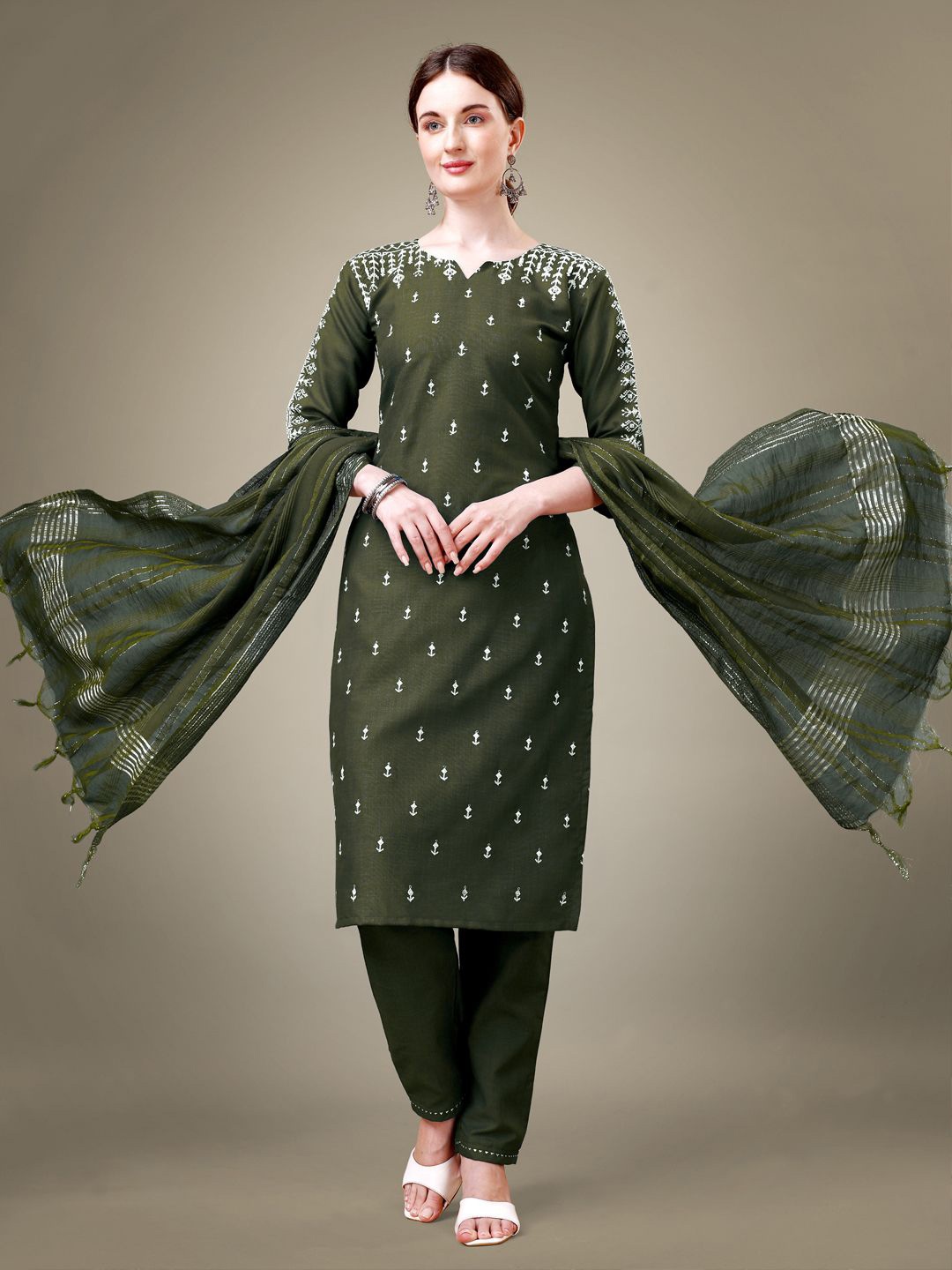 

BERISTON Women Ethnic Motifs Embroidered Thread Work Kurta with Trousers & With Dupatta, Green