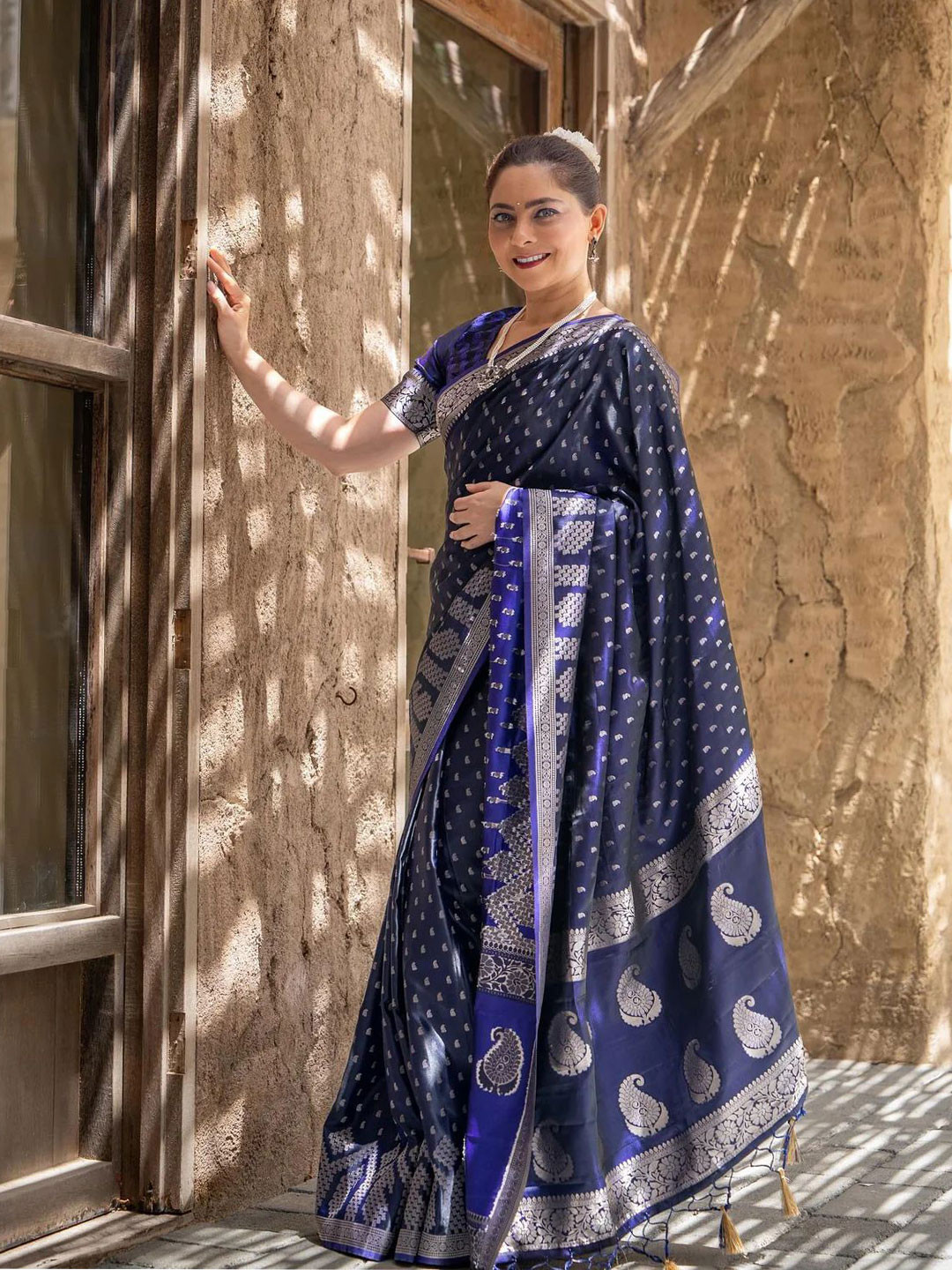 

Caracola Woven Design Zari Banarasi Saree, Blue