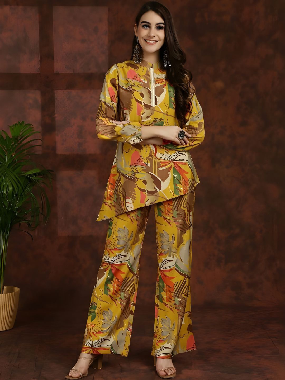 

NIJANAND TEXTILE Floral Printed Pure Cotton Straight Kurta & Palazzos, Yellow