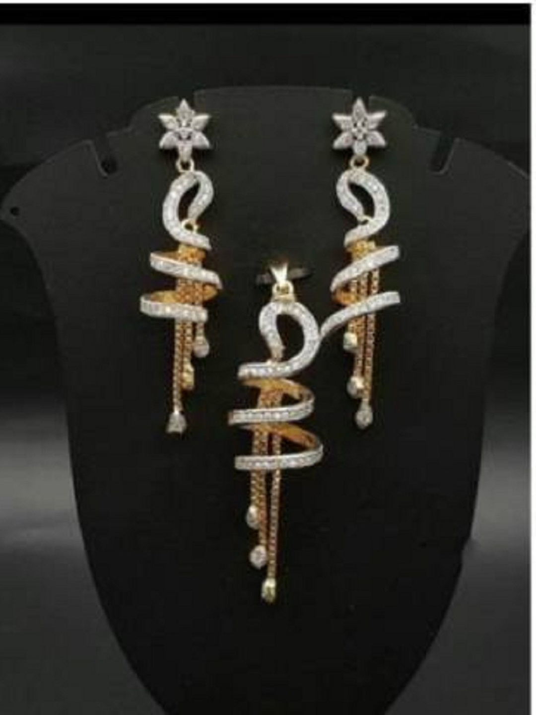 

SUNHARI AD Stone Studded Jewellery Set, Silver
