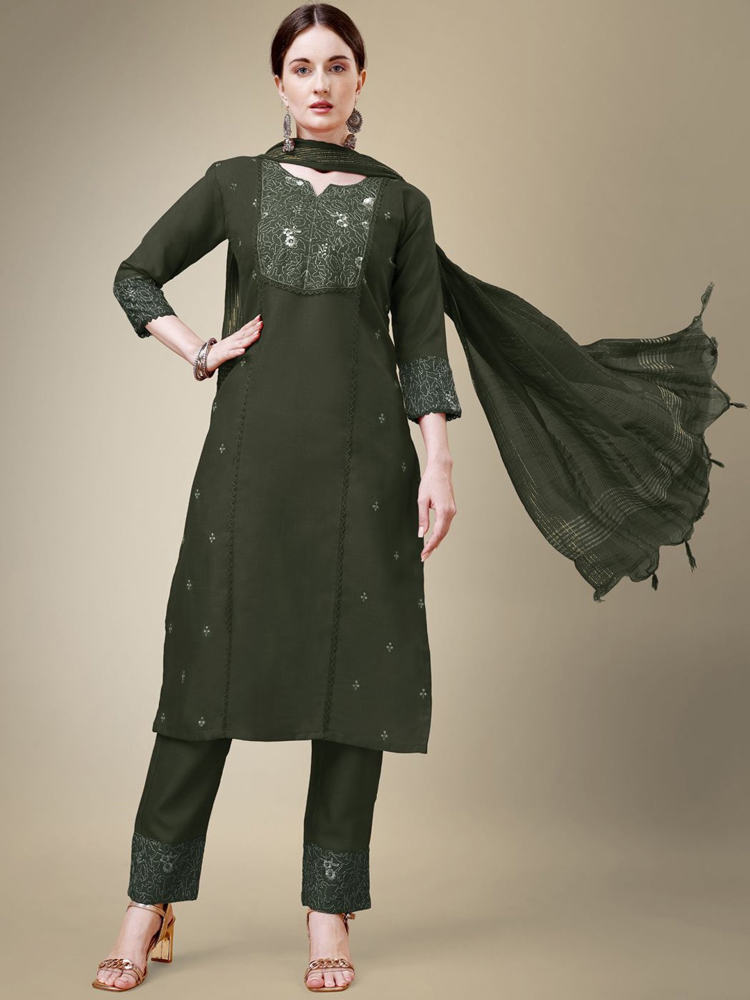 

BERISTON Women Floral Embroidered Regular Thread Work Kurta with Trousers & With Dupatta, Green