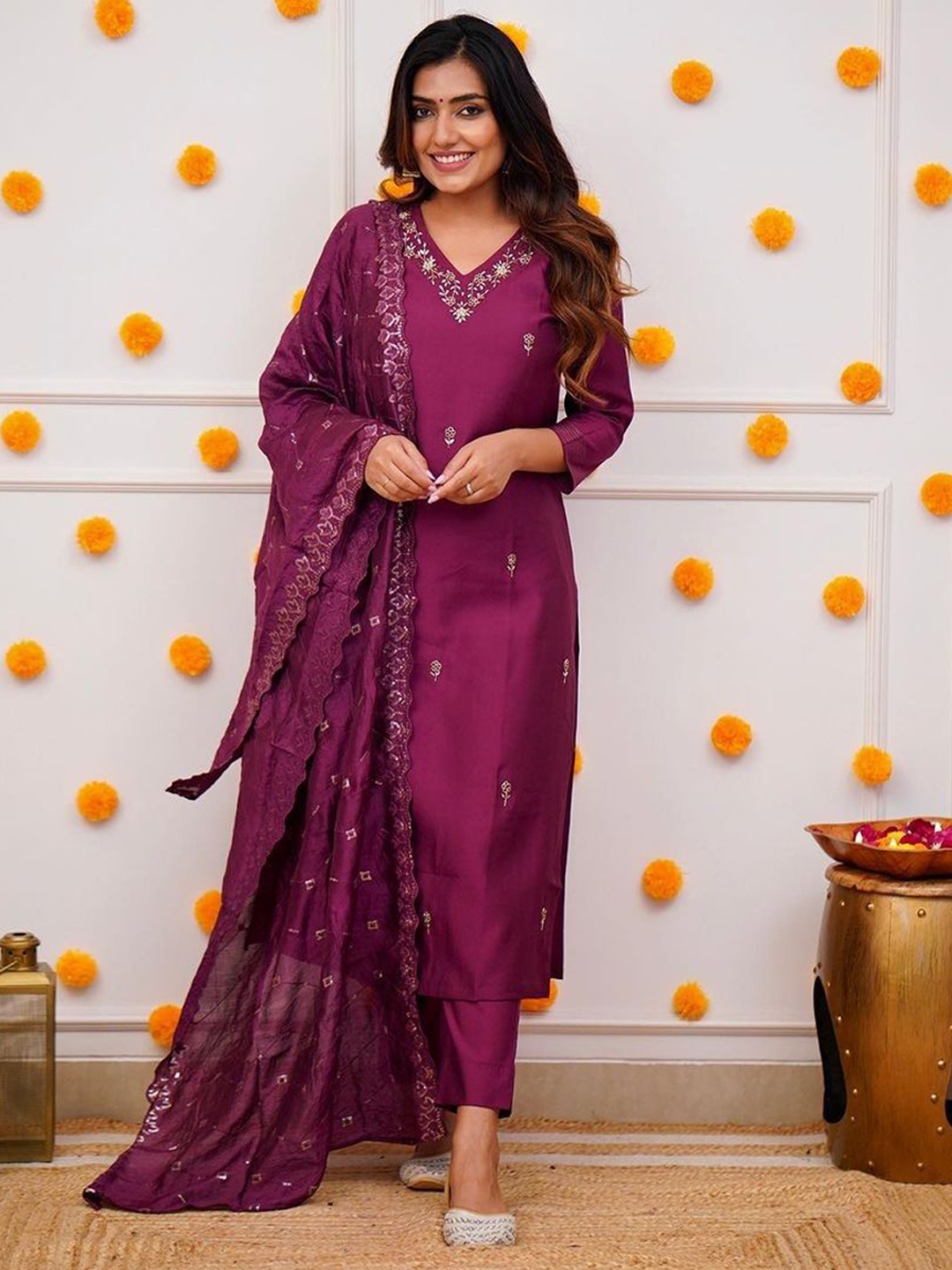 

TWINS LADY Floral Embroidered Regular Sequinned Chanderi Silk Kurta With Trouser & Dupatta, Burgundy