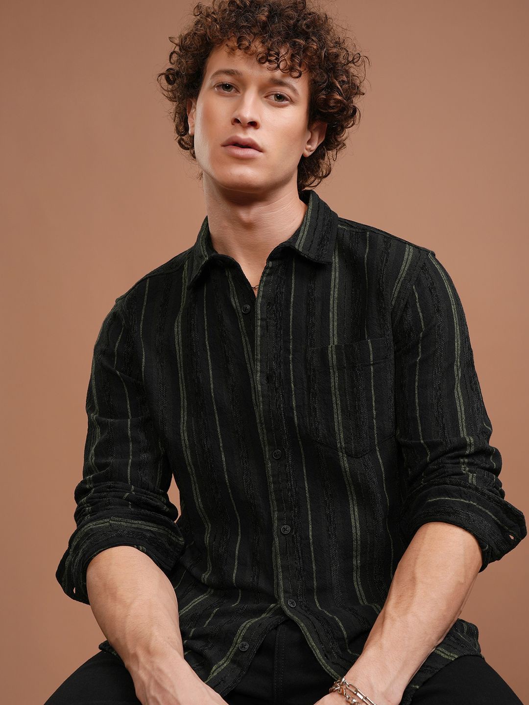 

HIGHLANDER Men Spread Collar Vertical Striped Casual Shirt, Olive