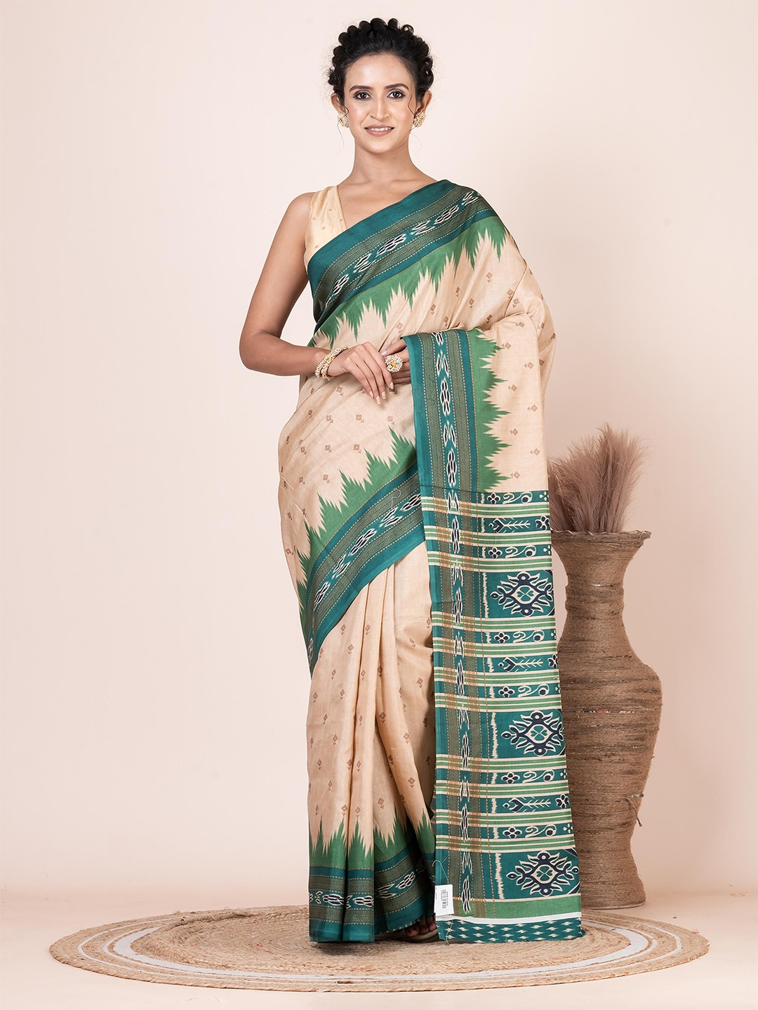 

VIBHAVARI Ethnic Motifs Printed Saree, Beige
