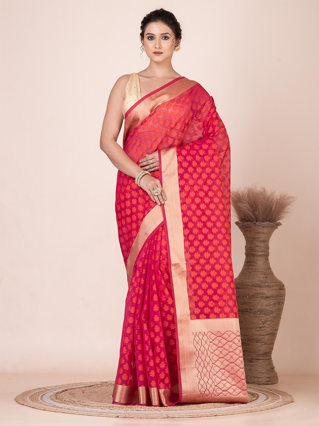 

VIBHAVARI Floral Woven Design Zari Kota Saree, Pink