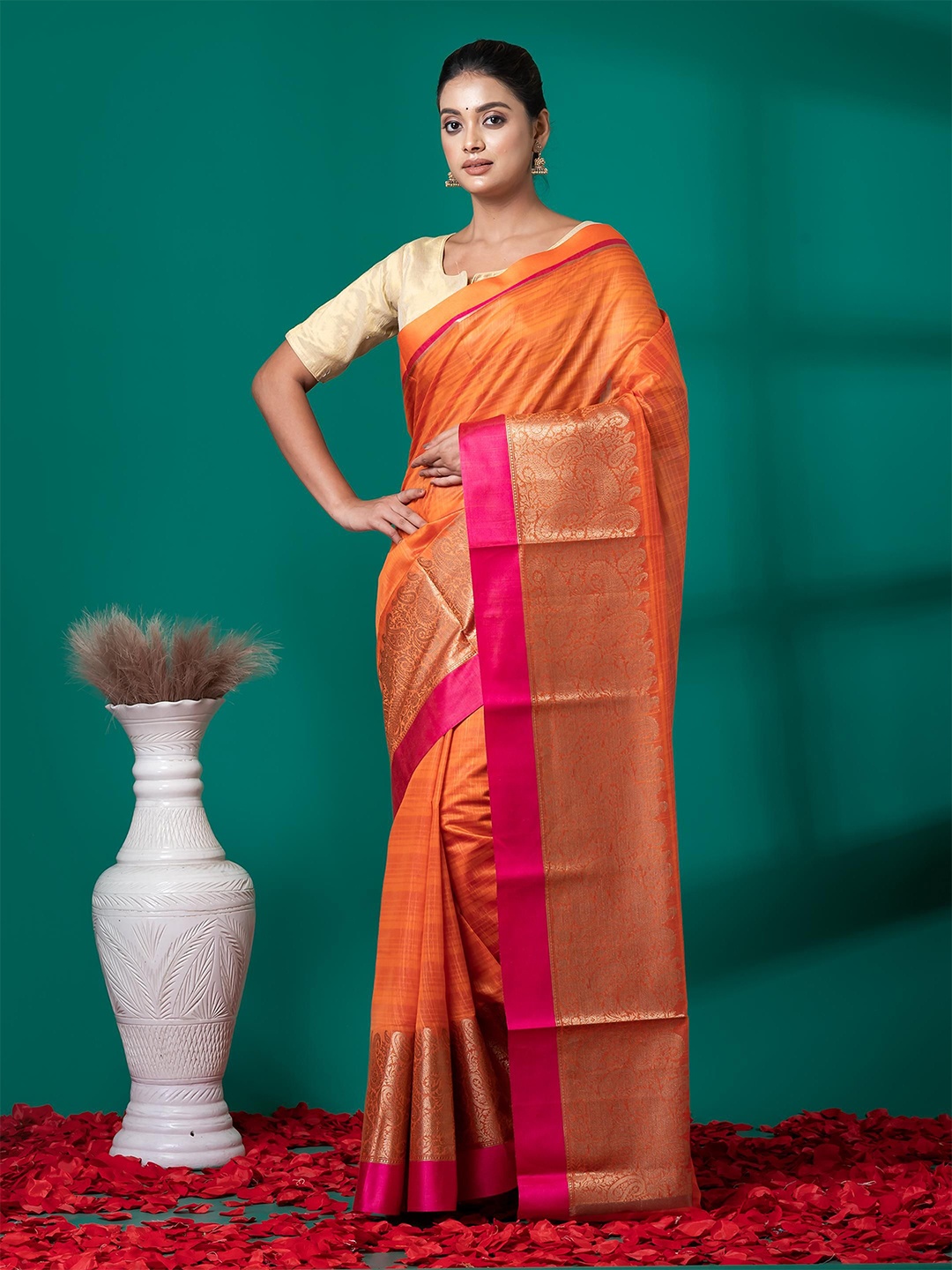 

VIBHAVARI Woven Design Saree With Blouse Piece, Orange