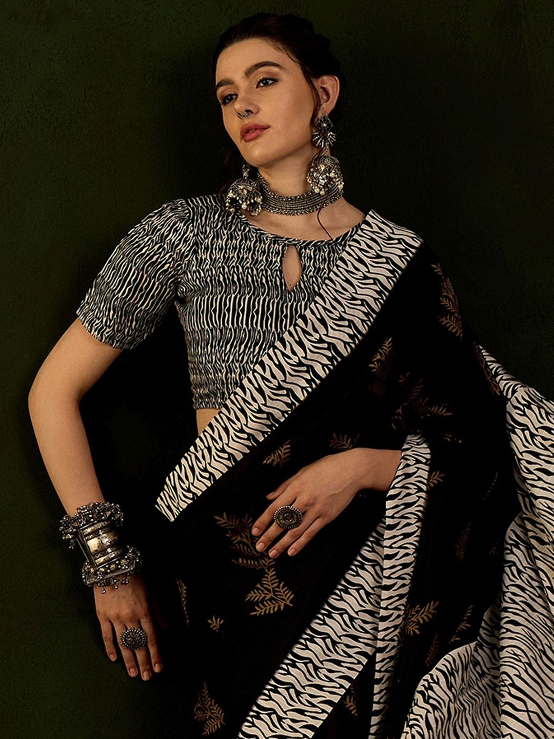 

Sangria Dabu Printed Saree With Blouse Piece, Black