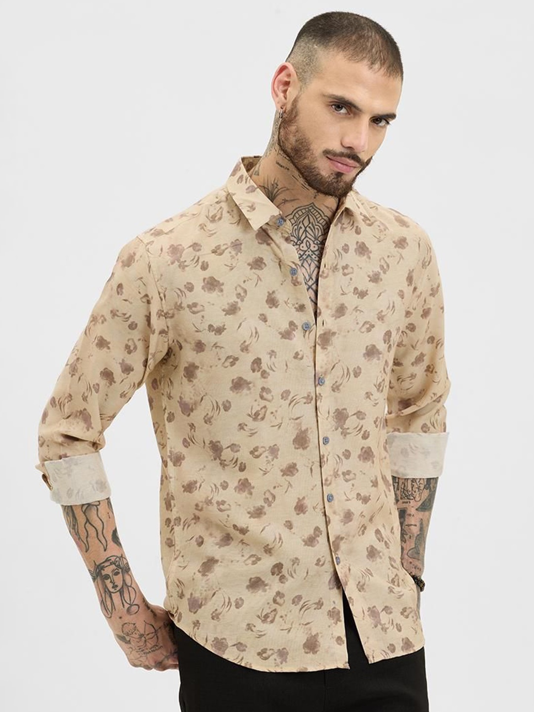

Snitch Men Smart Spread Collar Floral Printed Casual Shirt, Beige