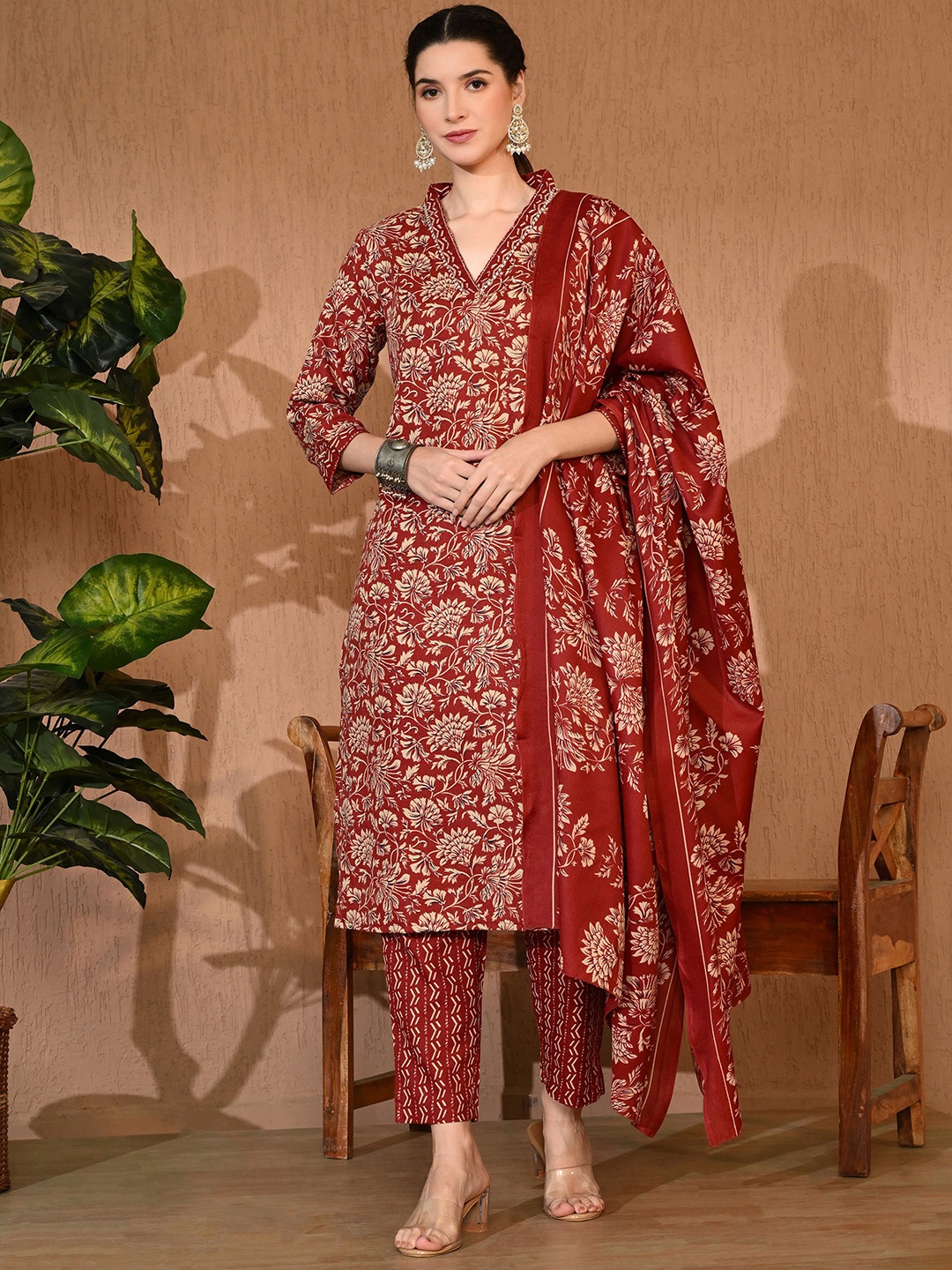 

RAJPUTANA CAMISA Floral Printed Beads and Stones Kurta with Trousers & Dupatta, Red