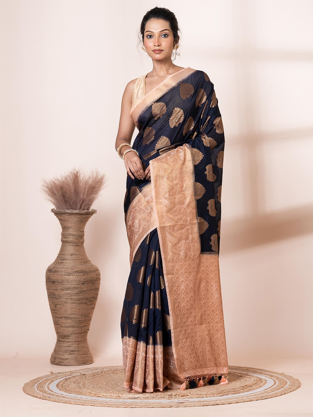 

VIBHAVARI Women Woven Design Zari Saree, Navy blue