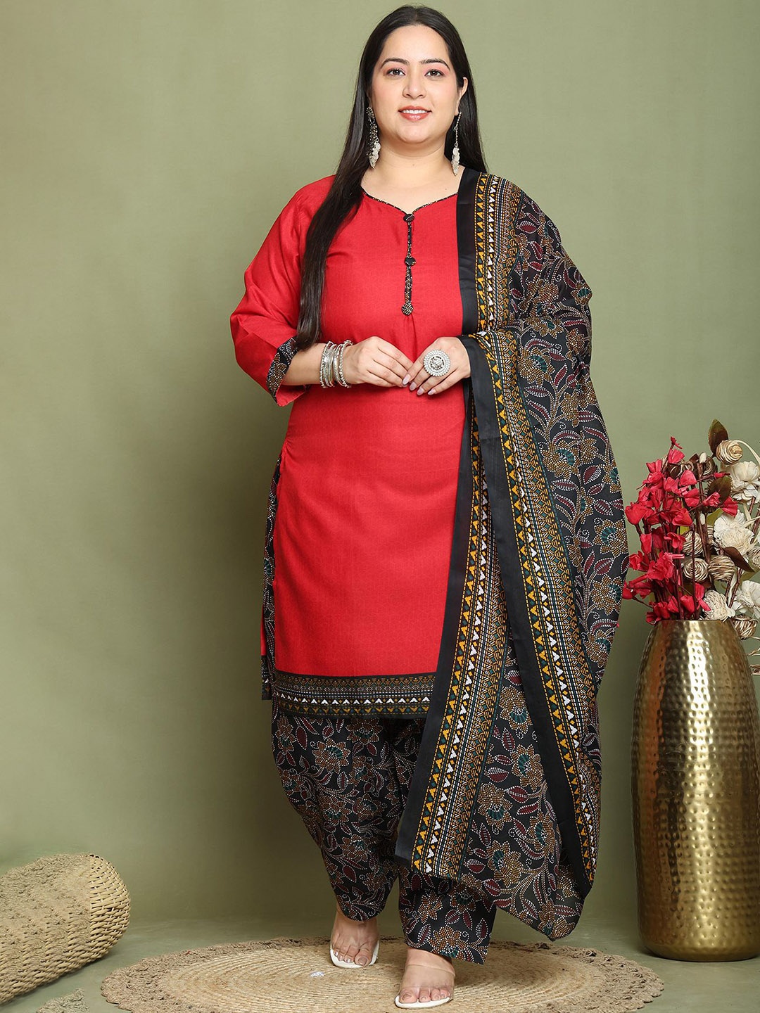 

Rajnandini Plus Size Sweetheart Neck Floral Printed Straight Kurta With Salwar & Dupatta, Maroon