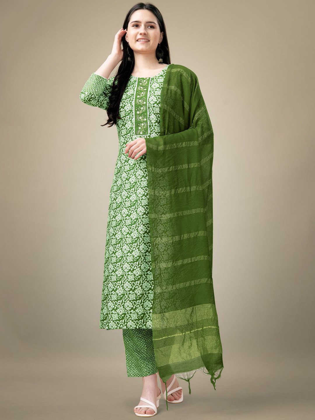 

BERISTON Floral Printed Regular Straight Kurta with Trousers & Dupatta, Green