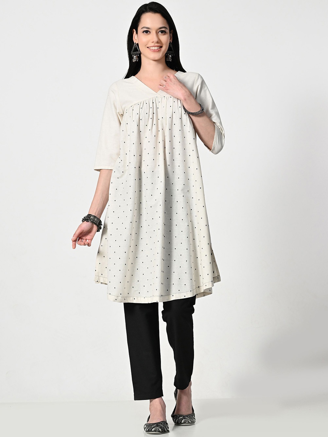 

AMBI Geometric Printed V-Neck Kurta, Cream