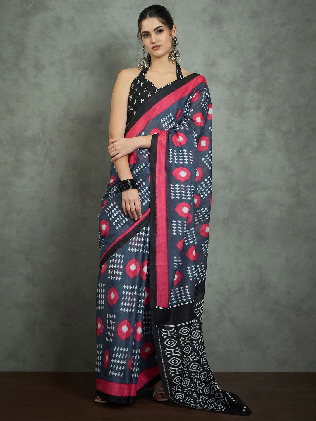 

Mitera Ethnic Motifs Printed Saree, Grey