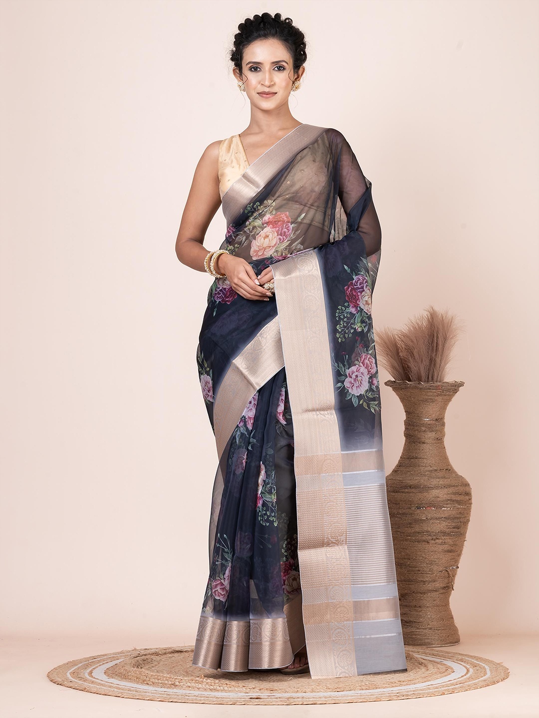 

VIBHAVARI Floral Printed Zari Organza Saree, Black