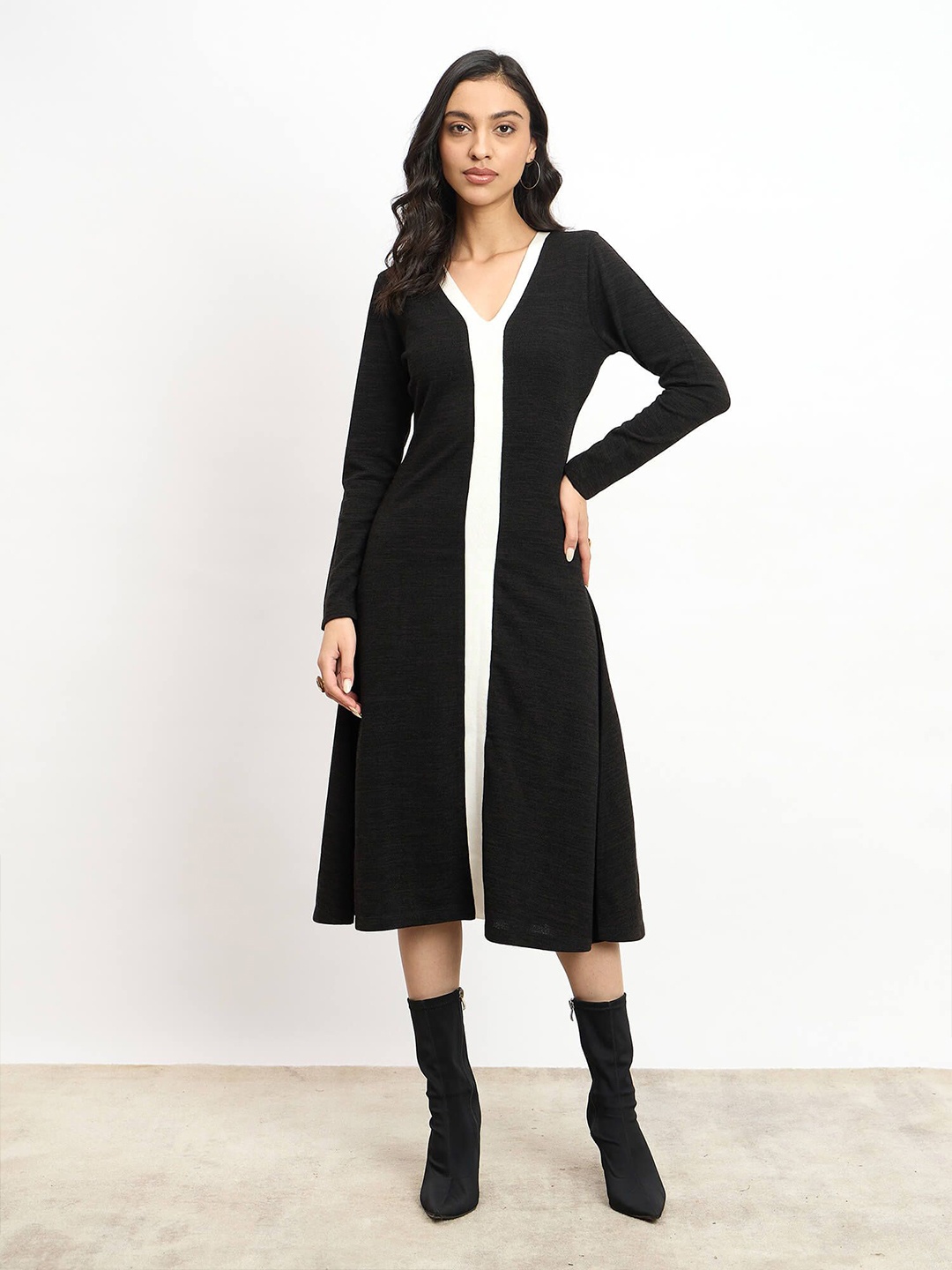 

SALT ATTIRE Women Colourblocked Winter A-Line Dress, Black