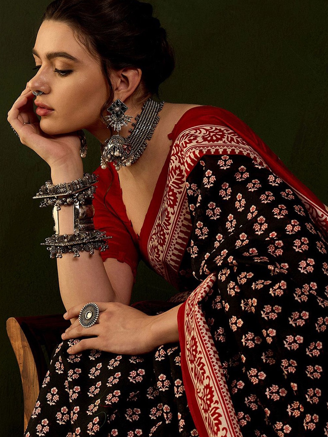 

Sangria Printed Dabu Saree With Blouse Piece, Black