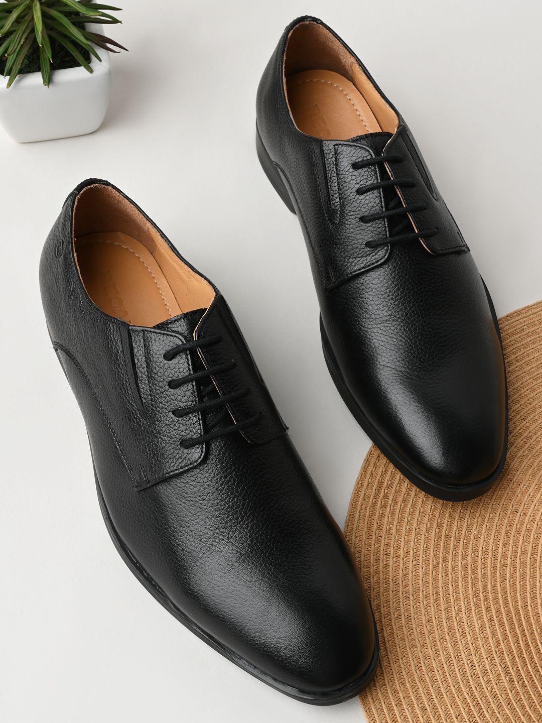 

Regal Men Textured Leather Formal Derbys, Black