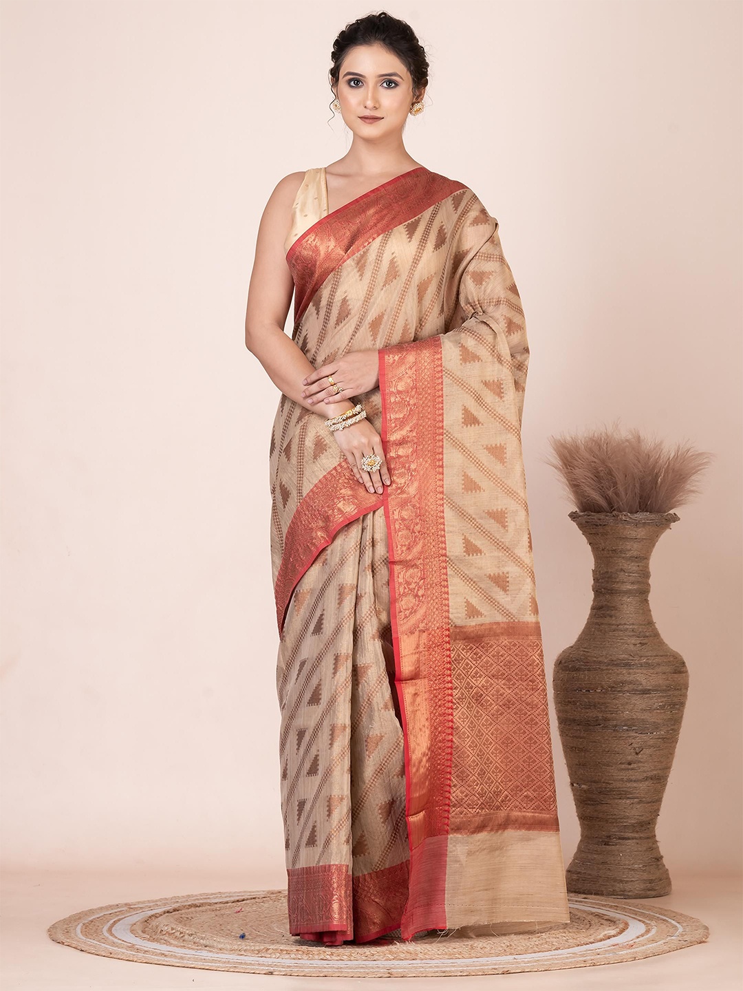 

VIBHAVARI Printed Zari Woven Design Saree, Beige