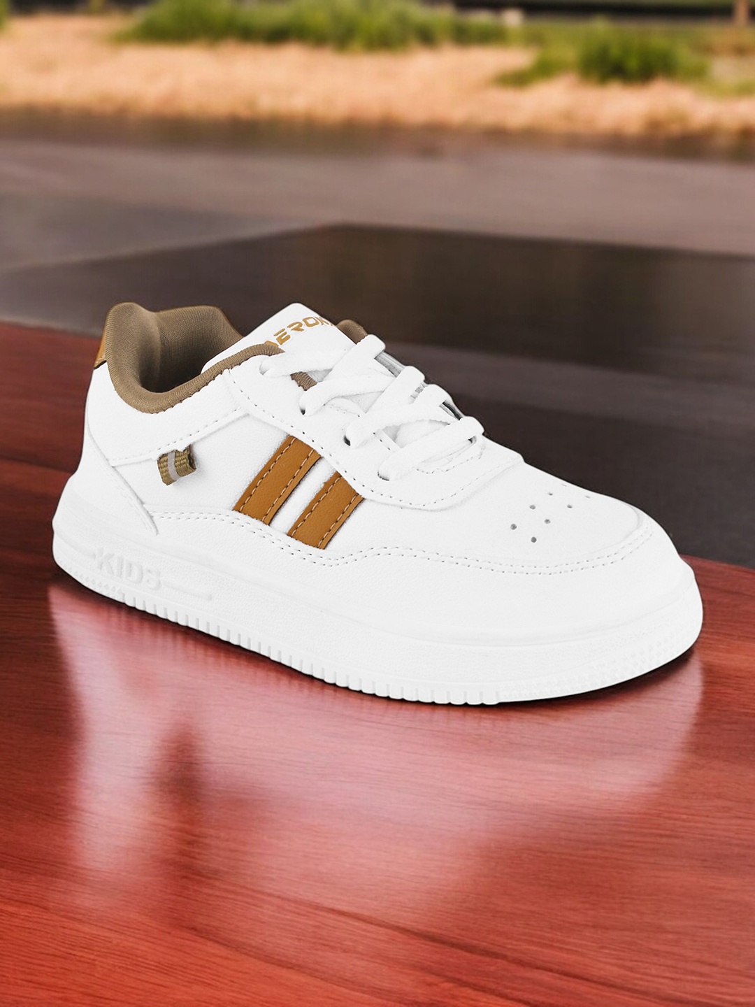 

Lil Lollipop Unisex Kids Sneakers, White