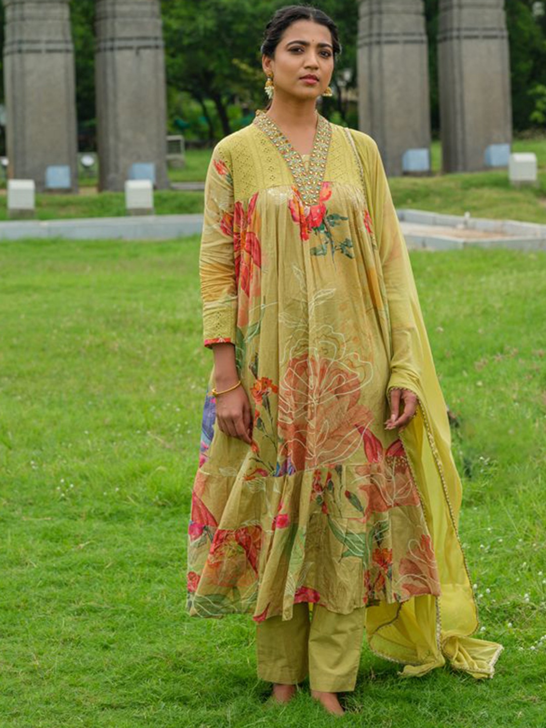 

Hassu's Women Schiffli Embroidered Mirror Work Floral Kurta with Palazzos & With Dupatta, Green