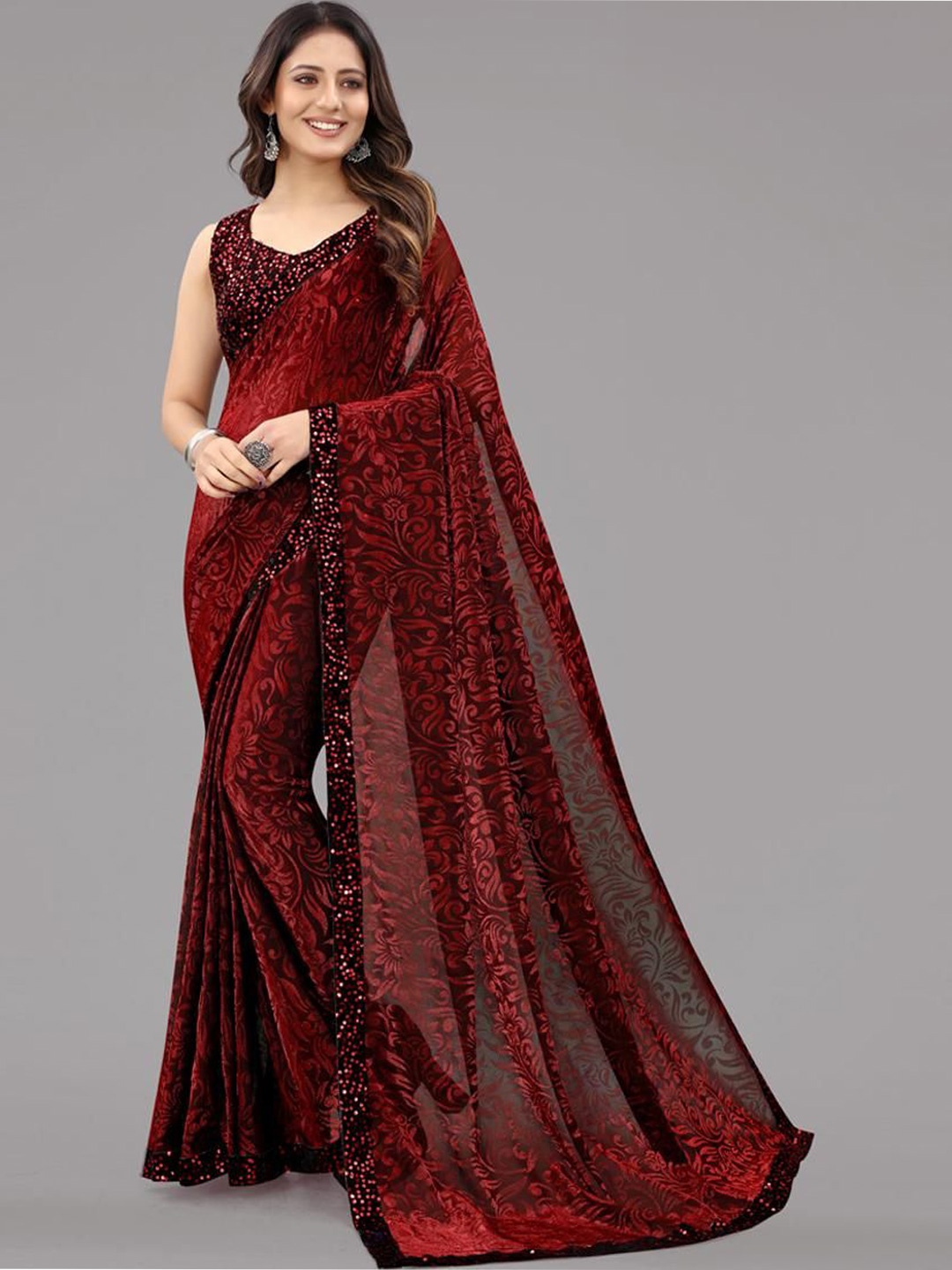 

VRAGI Floral Printed Sequinned Saree, Maroon