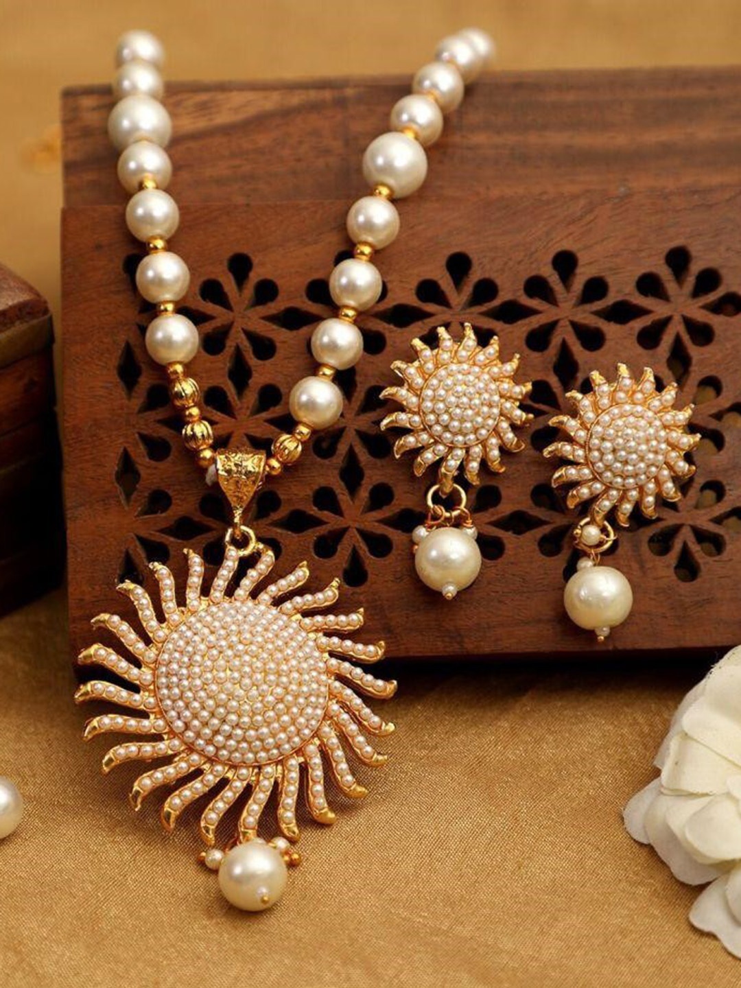 

SUNHARI Gold-Plated Stone Studded & Beaded Jewellery Set