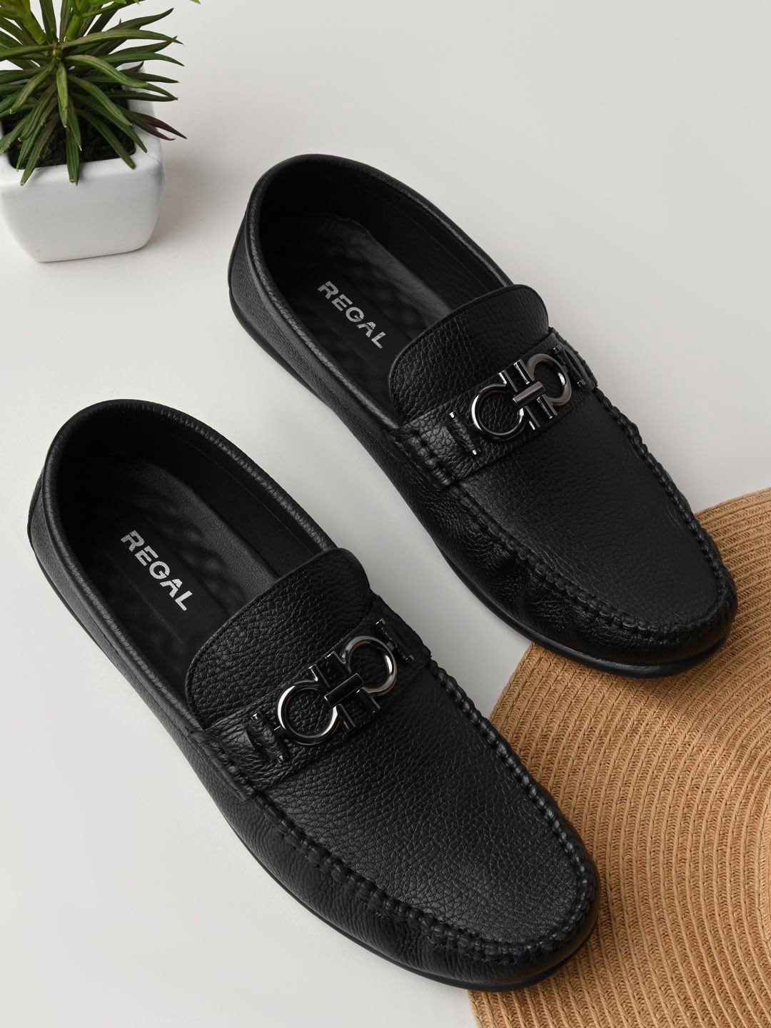 

Regal Men Leather Lightweight Loafers, Black