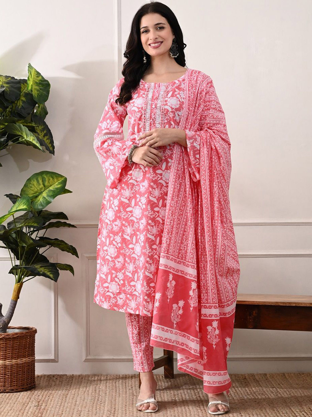 

DHROOV TARA Floral Printed Regular Straight Kurta with Trousers & Dupatta, Pink