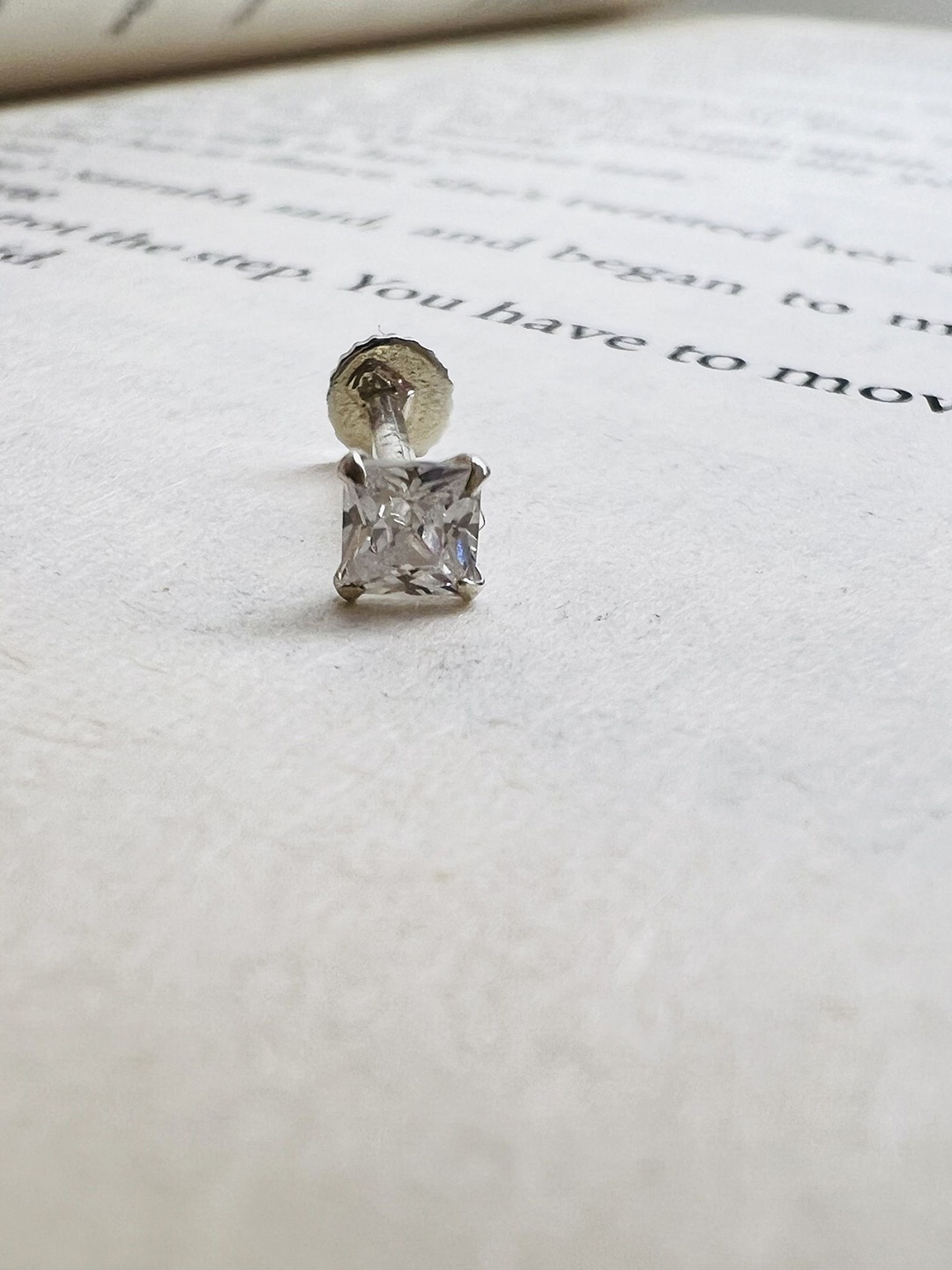 

Arte Jewels Sterling Silver Cubic Zirconia Stud Nosepin
