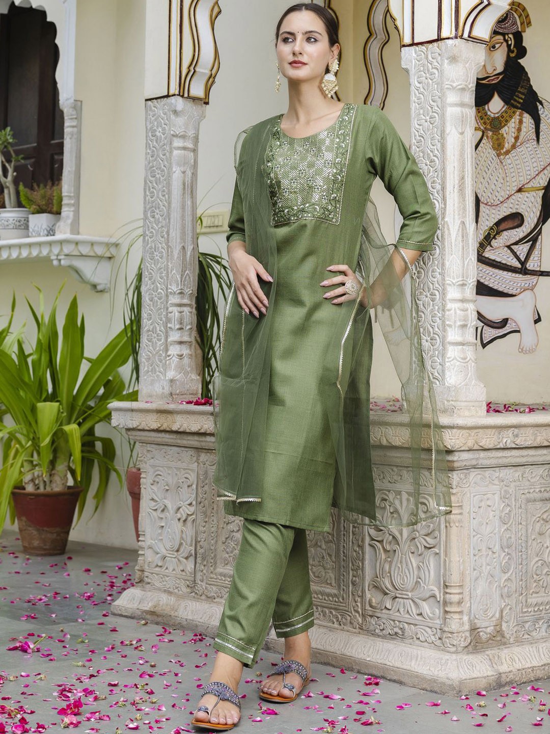 

VredeVogel Floral Embroidered Regular Sequinned Straight Kurta With Trouser With Dupatta, Green