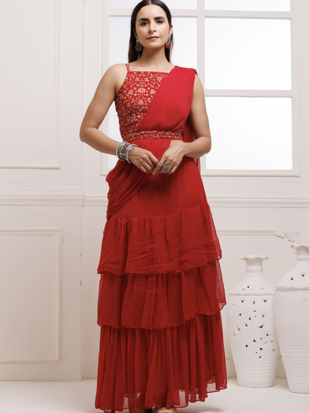 

Geroo Luxe Ready to Wear Saree, Red