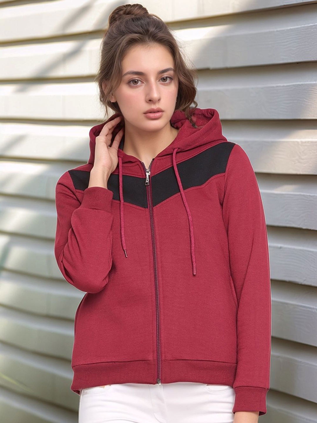 

ZYNG Women Colourblocked Hooded Sweatshirt, Maroon