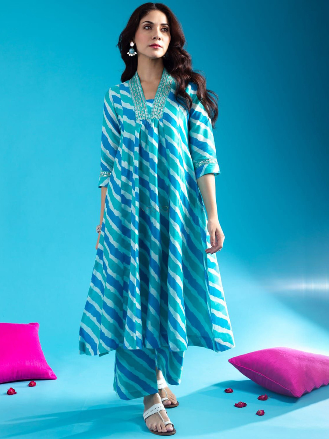 

TWINS LADY Leheriya Printed Regular Thread Work Chanderi Silk Kurta With Palazzo, Blue