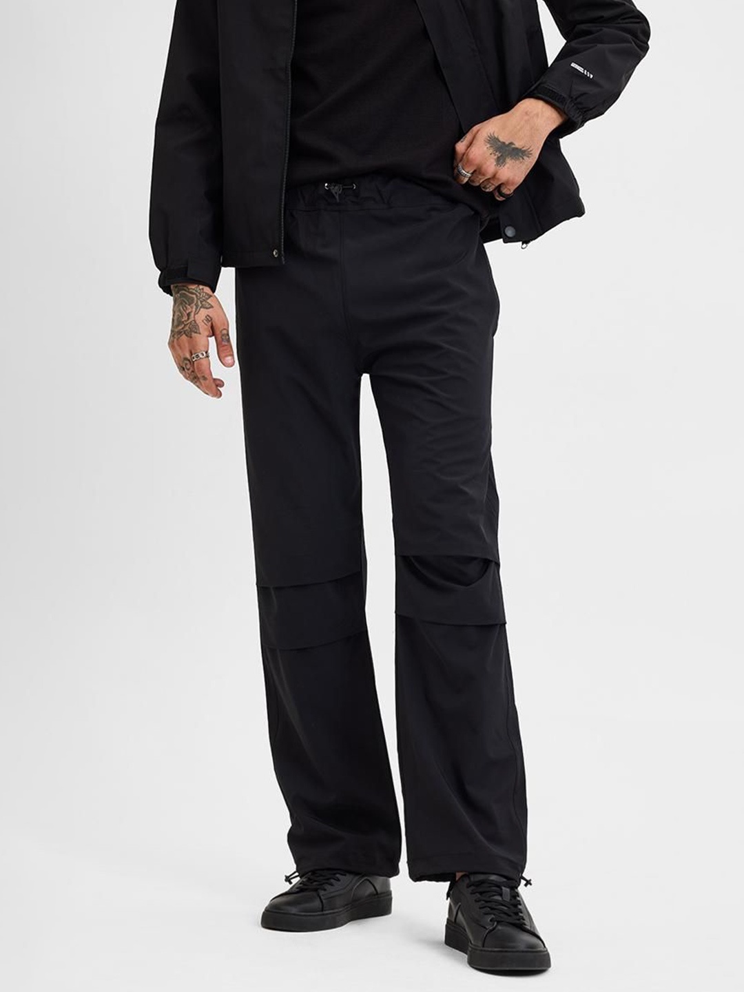 

Snitch Men Relaxed Loose Fit Cargos Trousers, Black